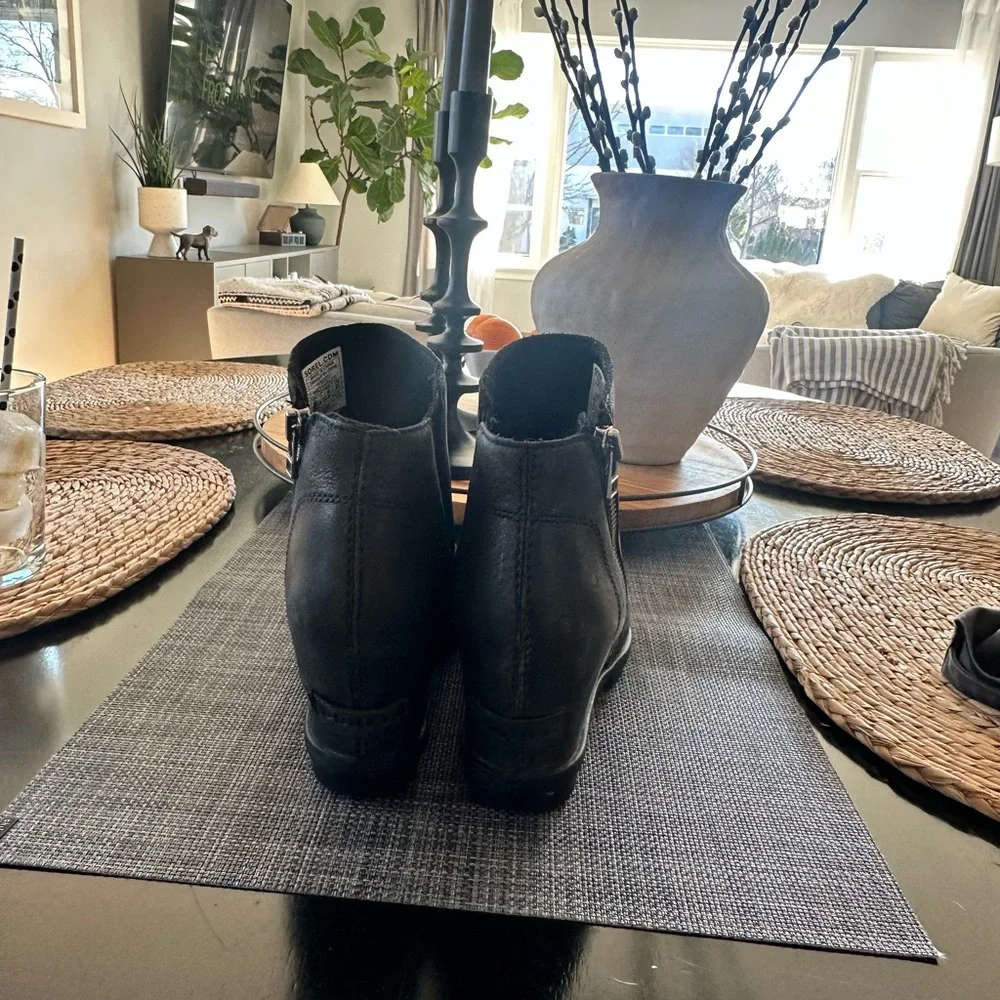 Sorel Black Wedge Boots with Zipper - Picture 6 of 6